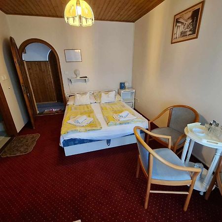 Steinhaus Bed & Breakfast ケストヘイ エクステリア 写真