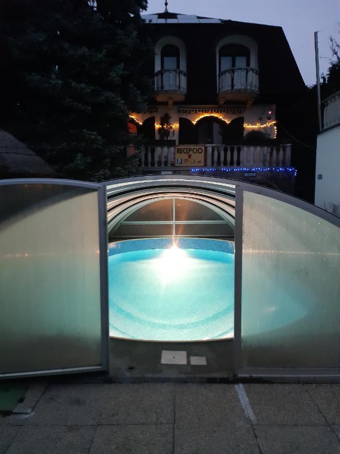 Steinhaus Bed & Breakfast ケストヘイ エクステリア 写真