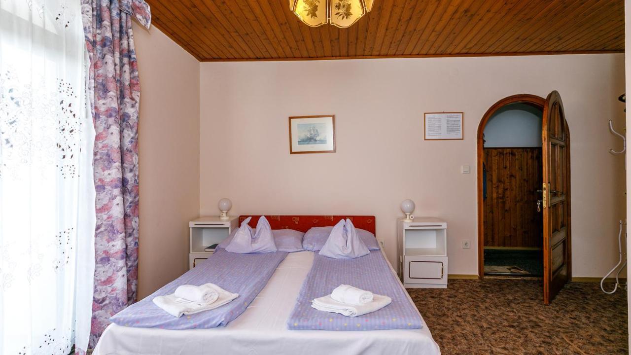 Steinhaus Bed & Breakfast ケストヘイ エクステリア 写真