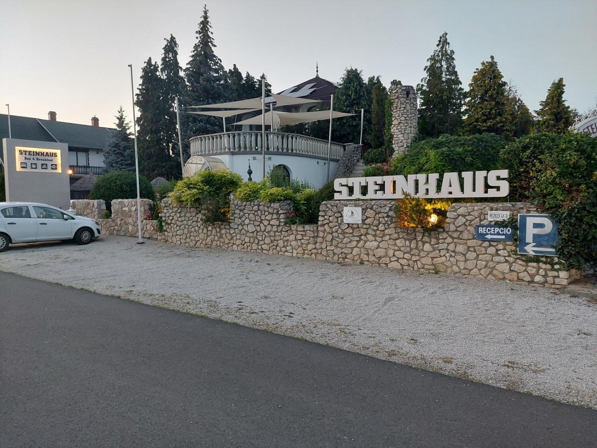Steinhaus Bed & Breakfast ケストヘイ エクステリア 写真