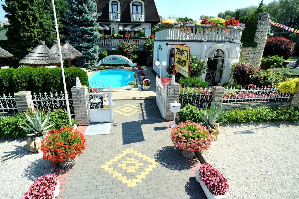 Steinhaus Bed & Breakfast ケストヘイ エクステリア 写真