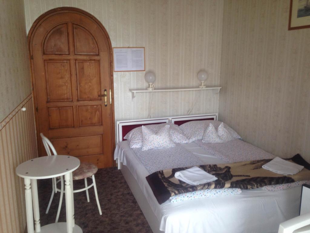 Steinhaus Bed & Breakfast ケストヘイ エクステリア 写真