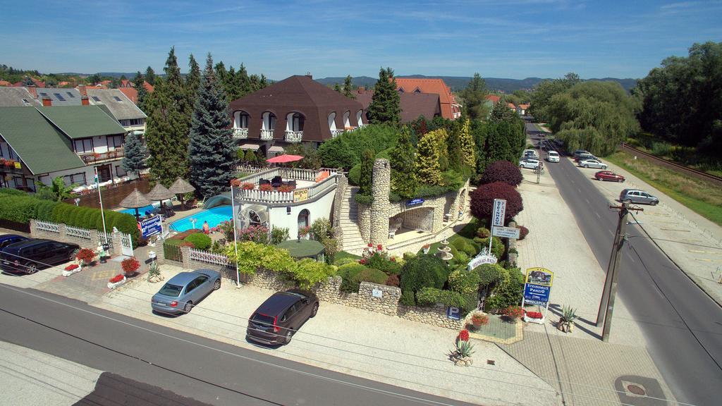 Steinhaus Bed & Breakfast ケストヘイ エクステリア 写真