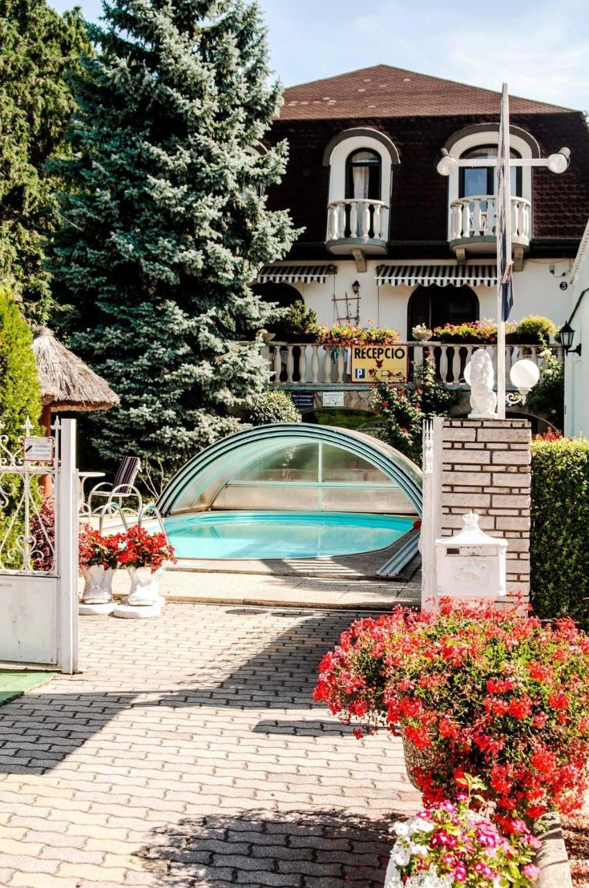 Steinhaus Bed & Breakfast ケストヘイ エクステリア 写真